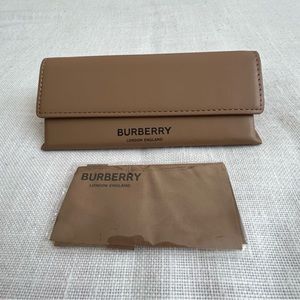 •Burberry London England Glasses Sunglasses Case And Cleaning Cloth NWOT